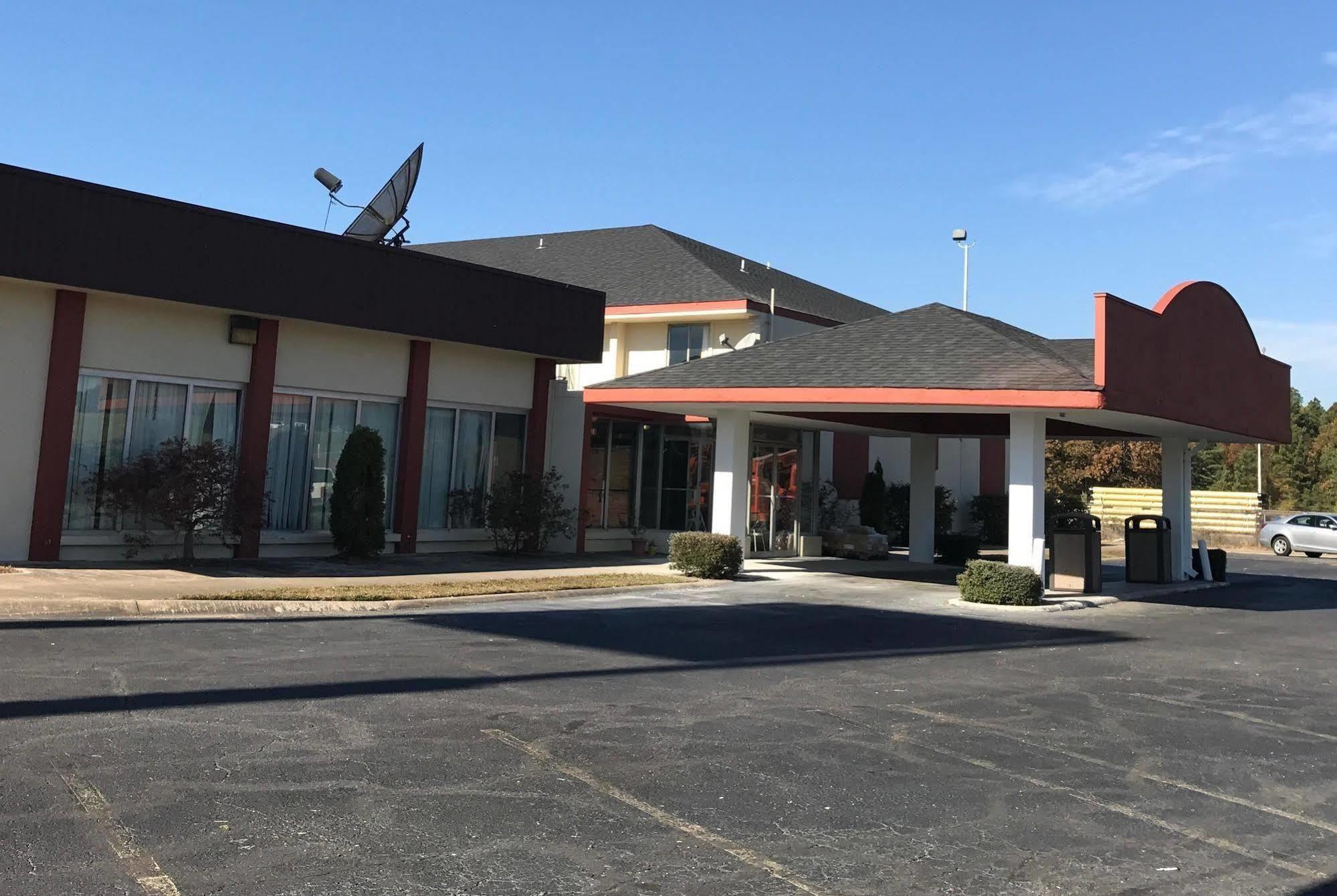 Quality Inn Hotel 3*